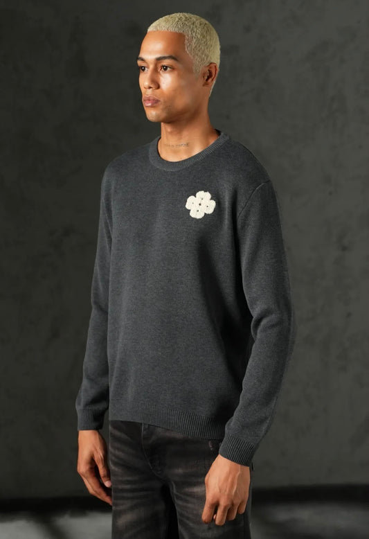 Pull anthracite a fleur crochetee