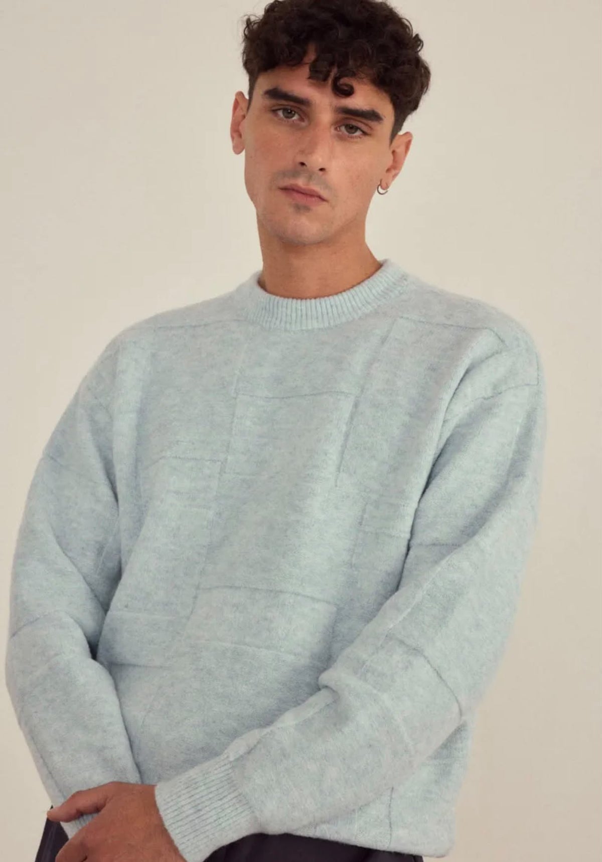 Pull a motif bleu ciel