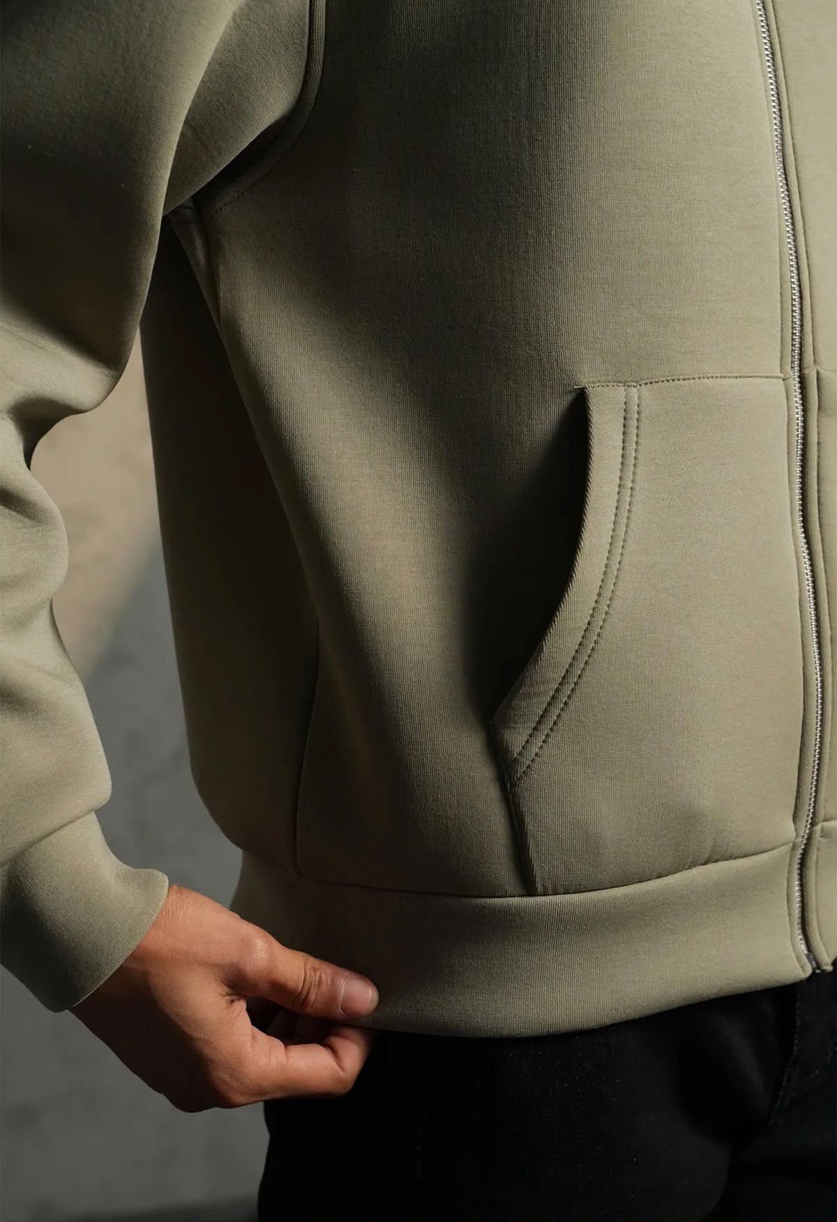 Sweat Zip Kaki a capuche